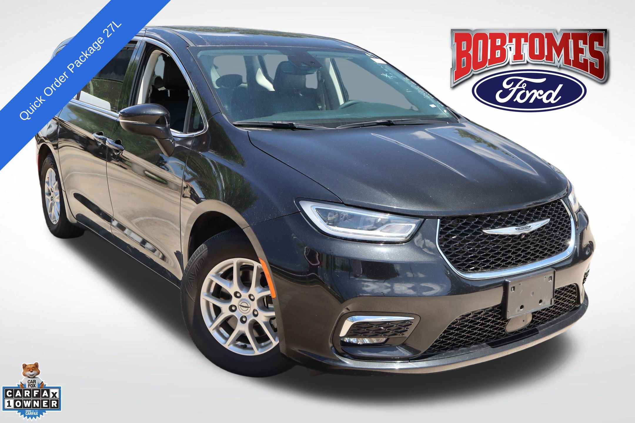 2023 Chrysler Pacifica Touring L's photo