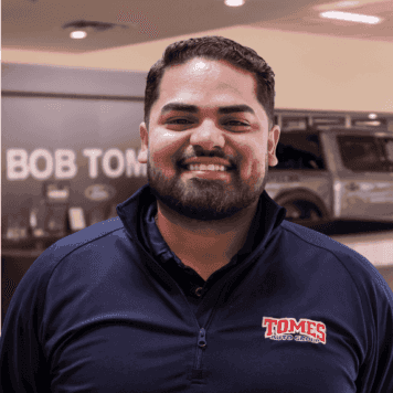 Staff member Aaron Loya from ID_15c437