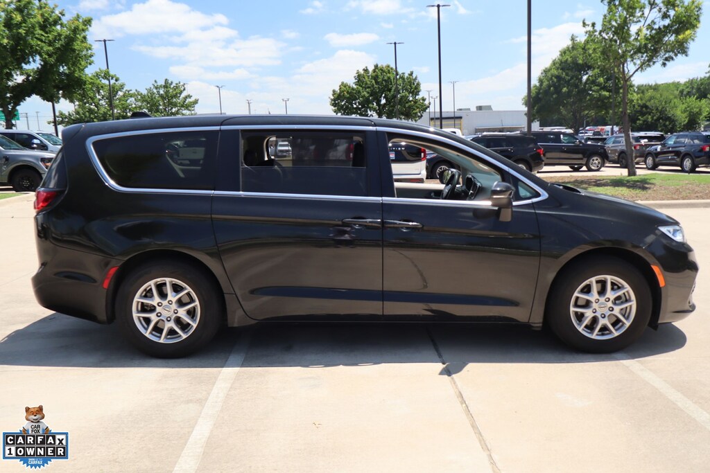Used 2023 Chrysler Pacifica Touring L Van Passenger Van