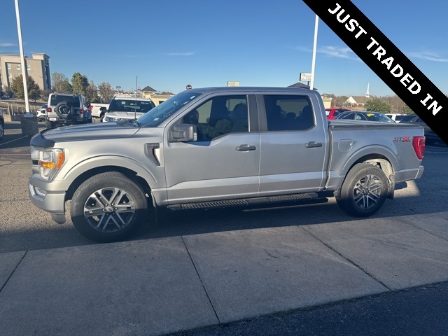2021 Ford F-150 XL's photo