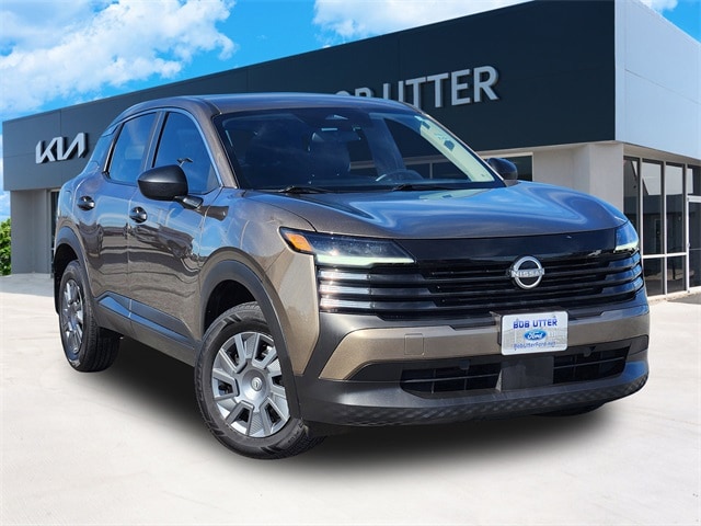 2025 Nissan Kicks S's photo