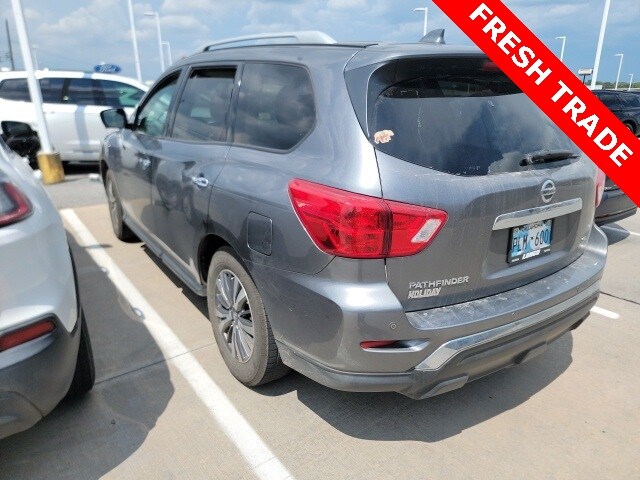 2020 Nissan Pathfinder SL photo 4