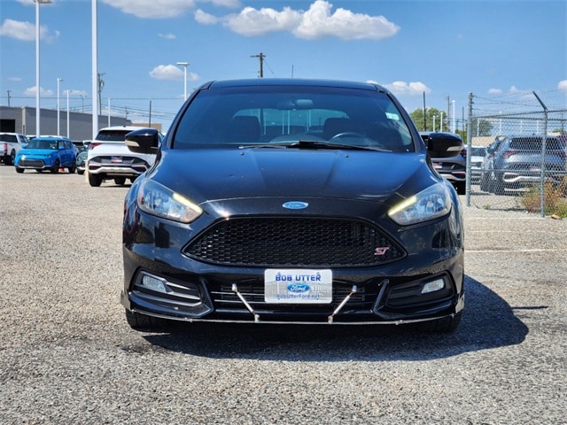 Used 2017 Ford Focus ST with VIN 1FADP3L9XHL230122 for sale in Sherman, TX