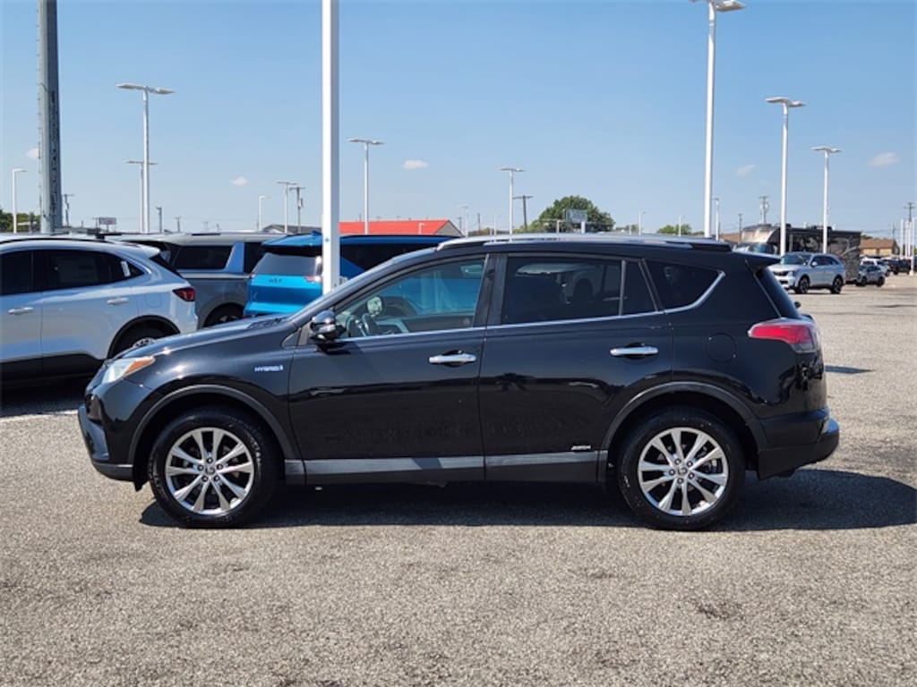 Used 2023 Toyota Corolla Cross XLE SUV