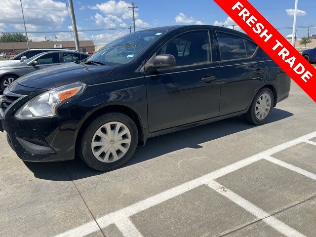 2015 Nissan Versa 1.6 S photo 2