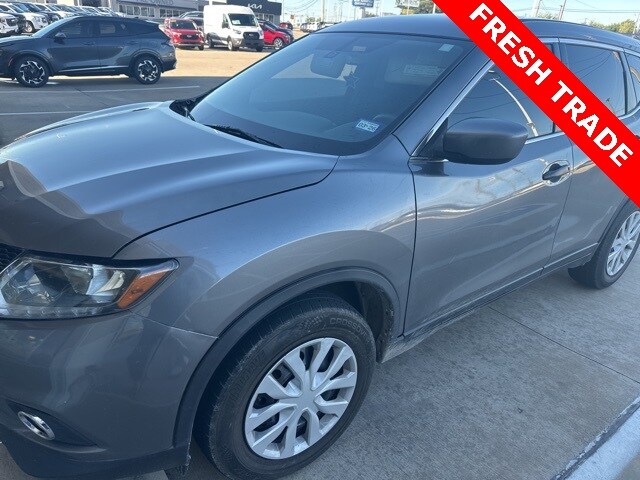 2016 Nissan Rogue S photo 2