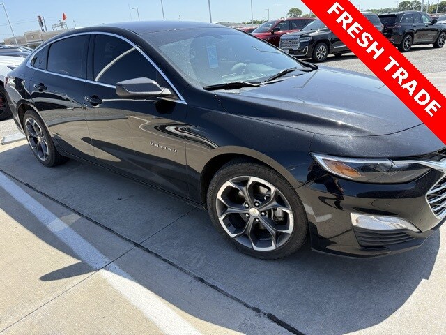 2022 Chevrolet Malibu 1LT photo 2