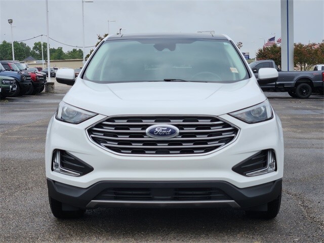 2022 Ford Edge SEL photo 2