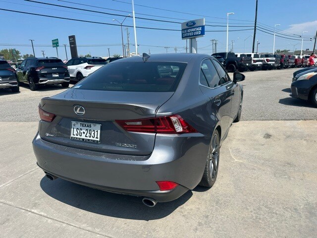 2016 Lexus IS 200t photo 4