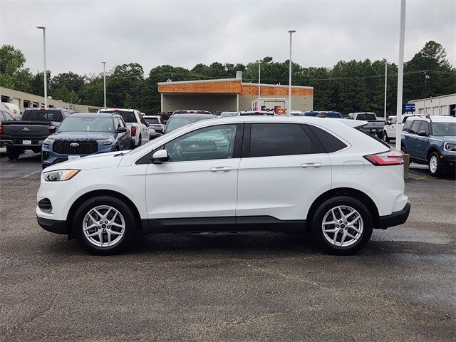 2022 Ford Edge SEL photo 4