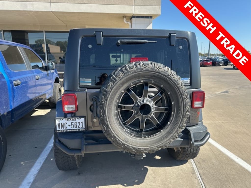 Used 2016 Jeep Wrangler Unlimited Sahara SUV
