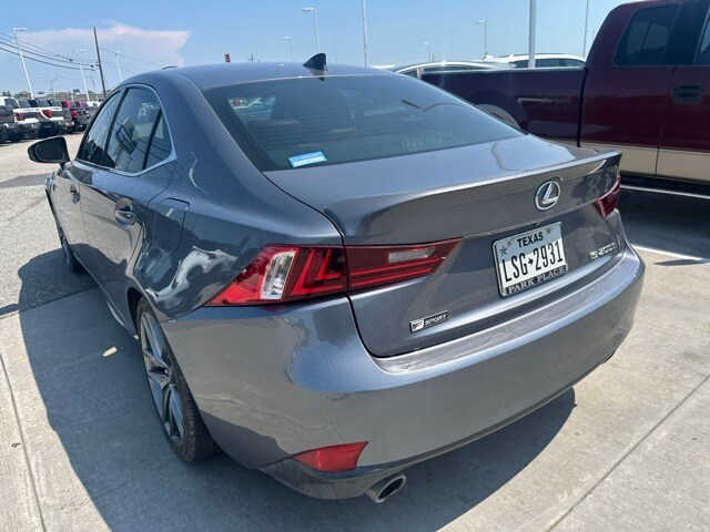 2016 Lexus IS 200t photo 3