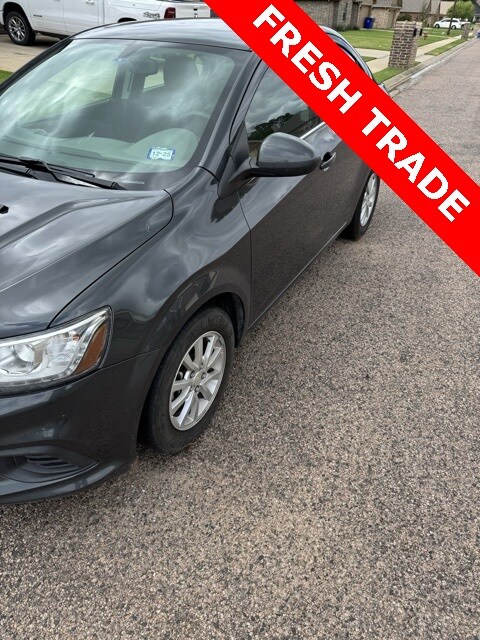 2018 Chevrolet Sonic LT photo 2
