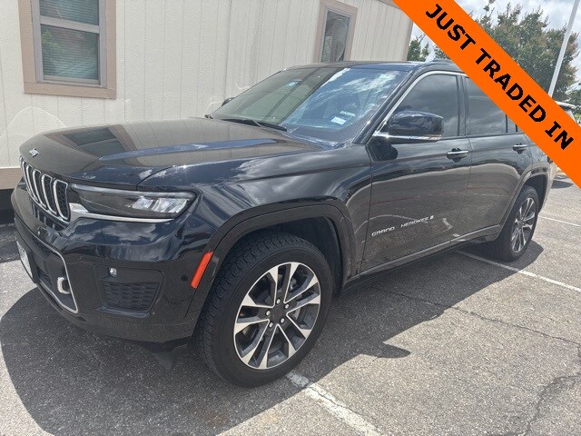 2023 Jeep Grand Cherokee Overland photo 2