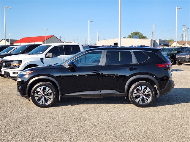 2023 Nissan Rogue SV photo 3