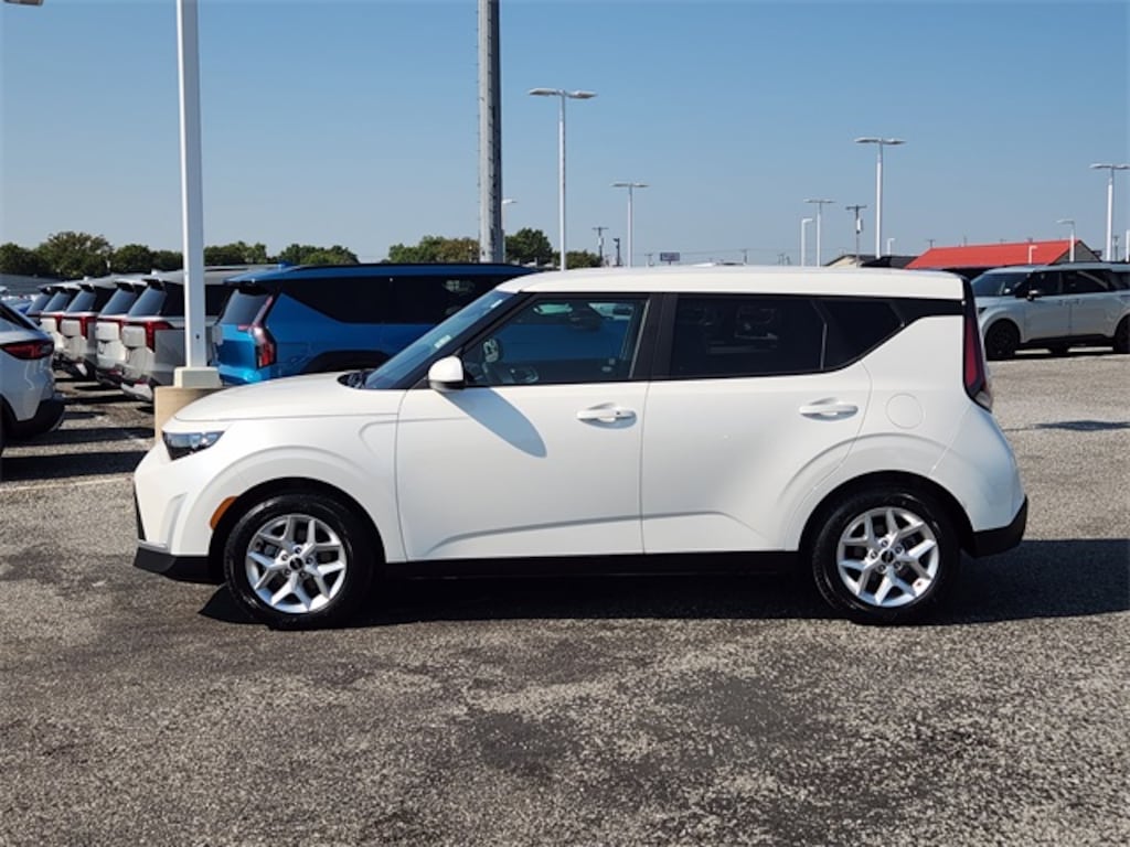 Used 2023 Kia Soul S Hatchback