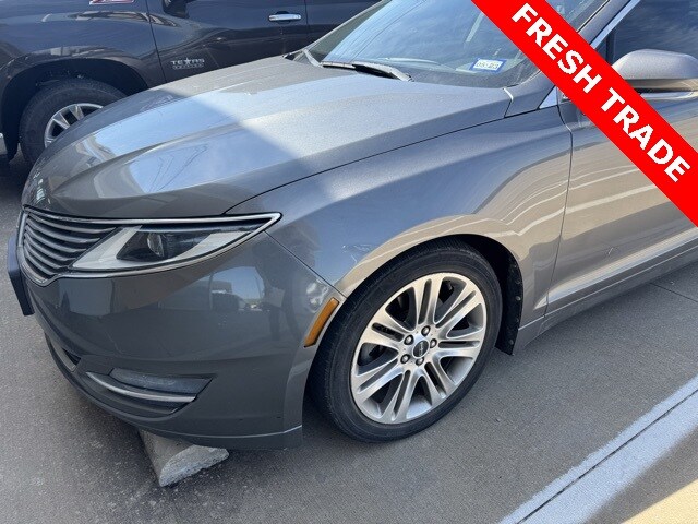 2014 Lincoln MKZ Base photo 3