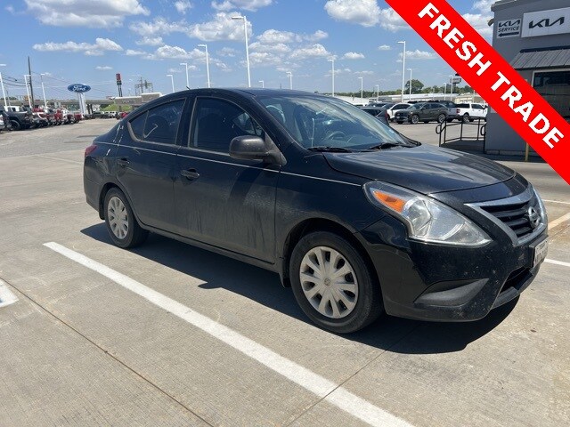 2015 Nissan Versa 1.6 S photo 3