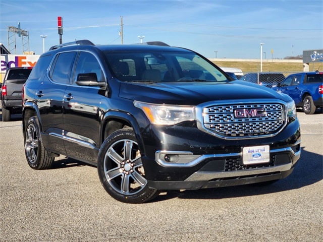 2019 GMC Acadia Denali's photo
