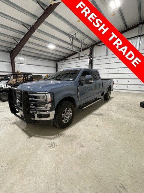 2023 Ford F-350 photo 2