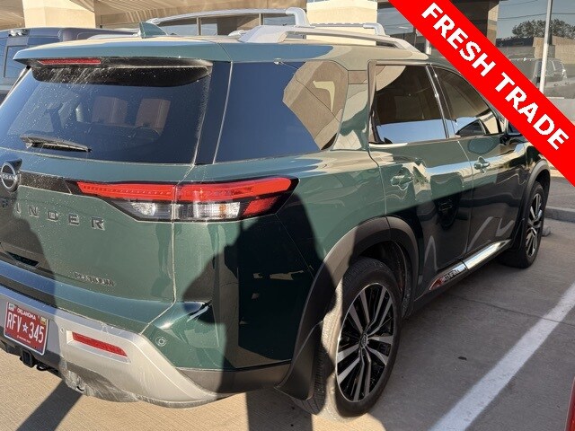 2025 Nissan Pathfinder Platinum photo 3