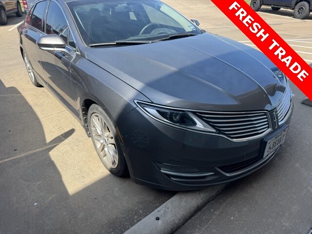 2014 Lincoln MKZ Base photo 2
