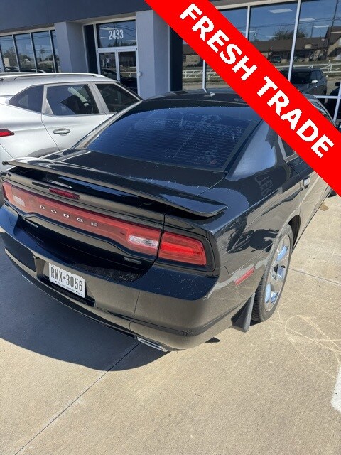 2014 Dodge Charger SXT photo 4