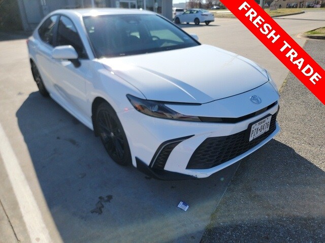 2025 Toyota Camry SE photo 2