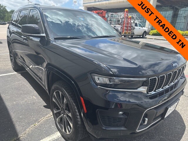 2023 Jeep Grand Cherokee Overland photo 3