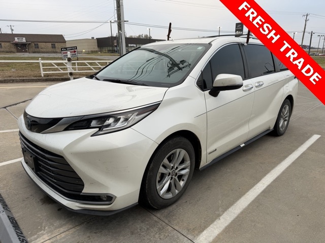 2021 Toyota Sienna Limited's photo