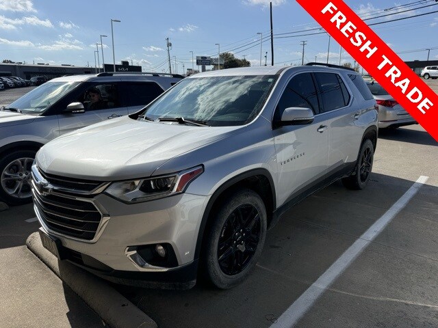 2021 Chevrolet Traverse Cloth 1LT photo 2