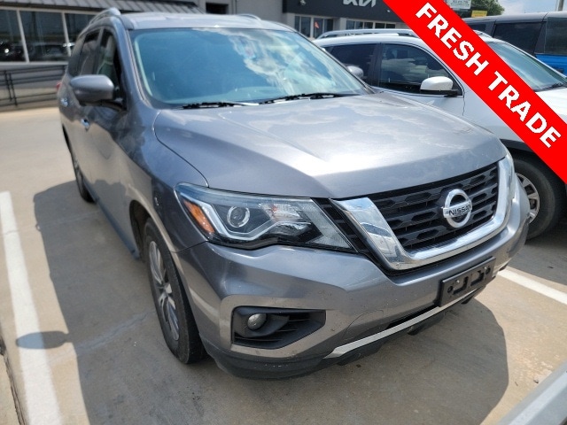2020 Nissan Pathfinder SL photo 2