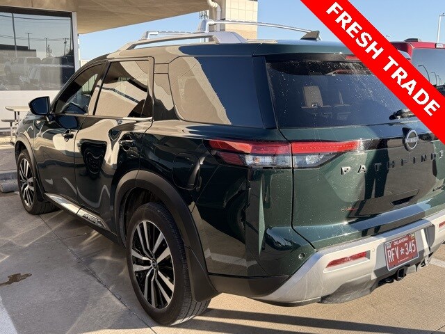2025 Nissan Pathfinder Platinum photo 2