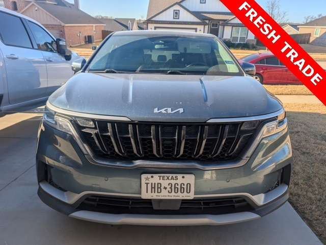 2024 Kia Carnival EX's photo