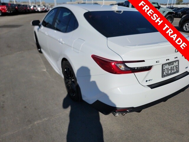 2025 Toyota Camry SE photo 3