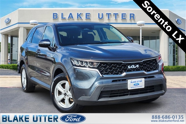 2022 Kia Sorento LX's photo