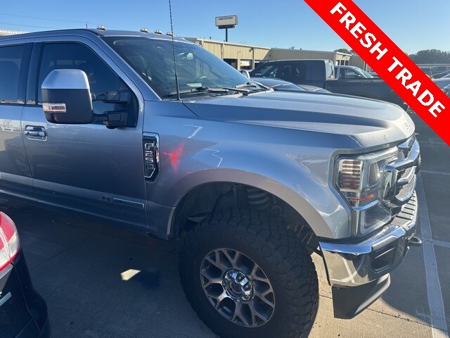 2022 Ford F-250 Lariat photo 2