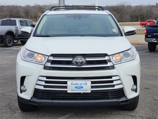 Used 2018 Toyota Highlander XLE with VIN 5TDKZRFH6JS545926 for sale in Sherman, TX