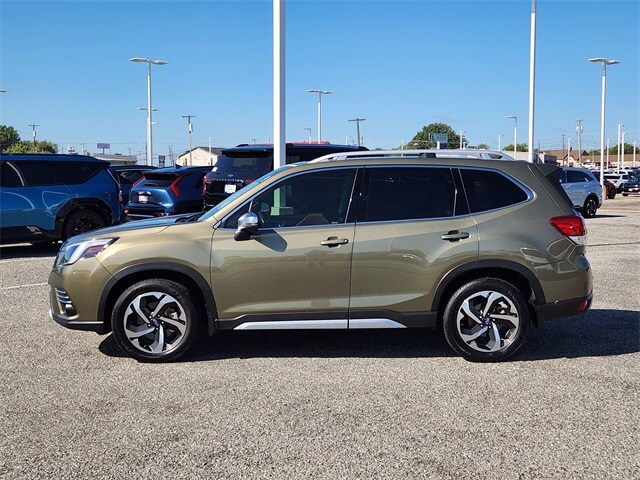 2023 Subaru Forester Touring photo 4