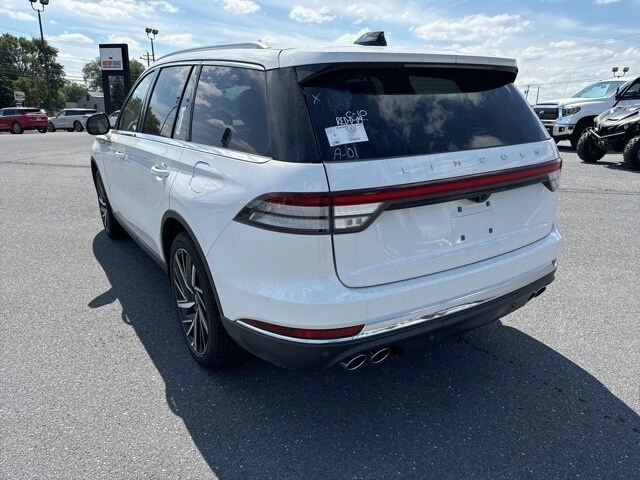 2025 Lincoln Aviator Reserve photo 3