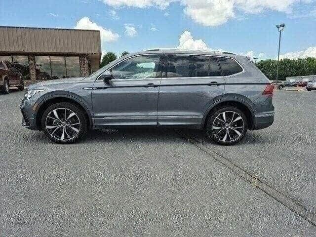 2024 Volkswagen Tiguan SEL R-Line Black photo 2