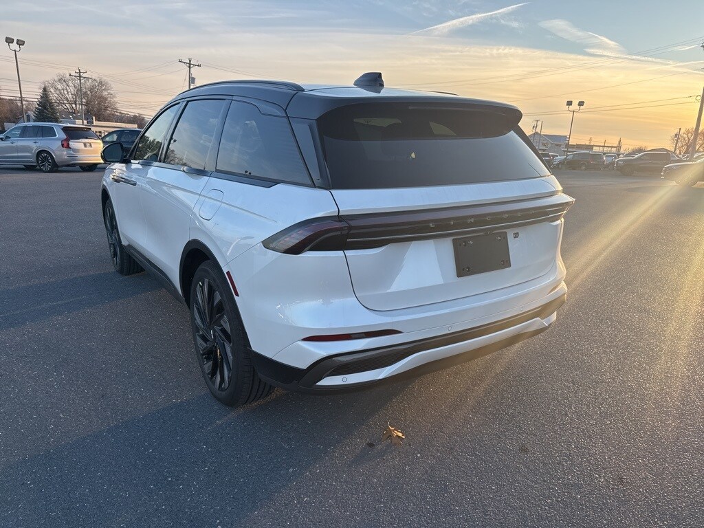 2026 Lincoln Nautilus Reserve photo 3