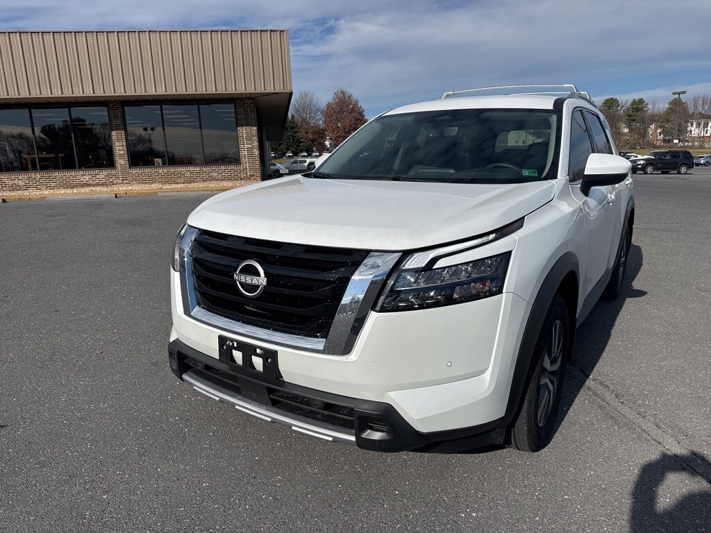 Used 2025 Nissan Pathfinder SL SUV