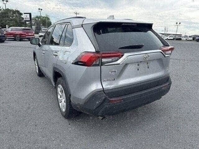 2019 Toyota RAV4 LE photo 3