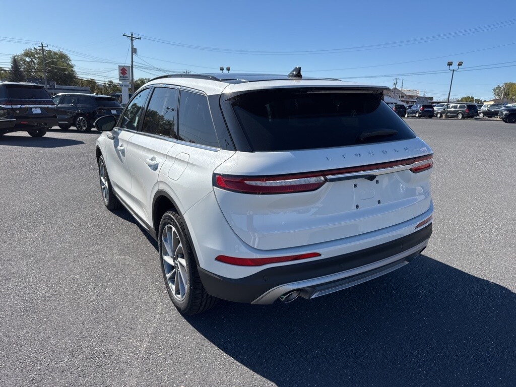 2026 Lincoln Corsair Premiere photo 3