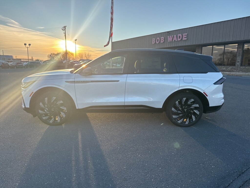 2026 Lincoln Nautilus Reserve photo 2