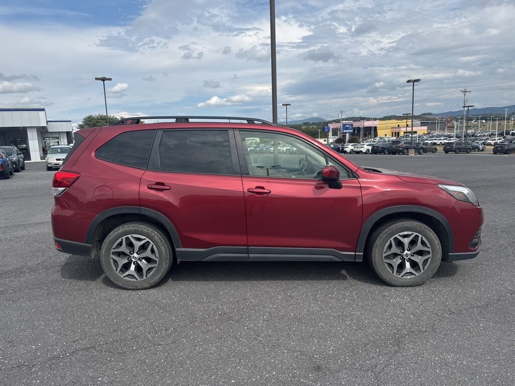 2022 Subaru Forester Premium photo 4