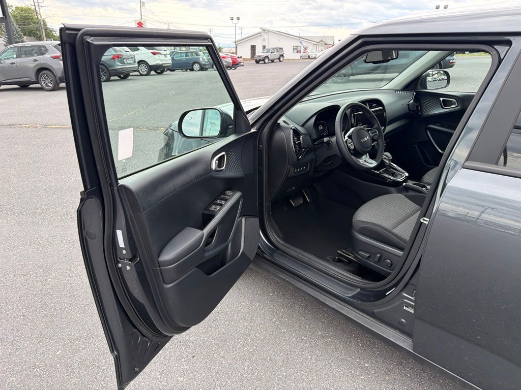 2024 Kia Soul EX - Photo 14