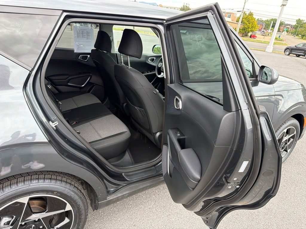 2024 Kia Soul EX - Photo 18