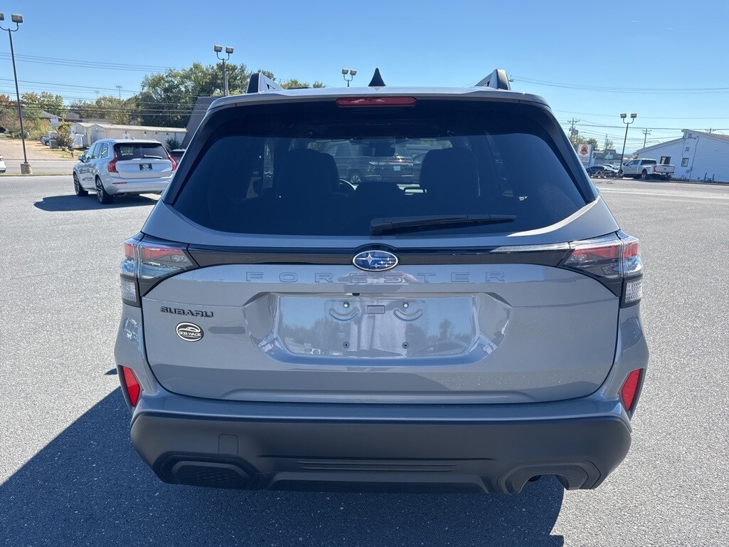 2025 Subaru Forester Premium photo 4